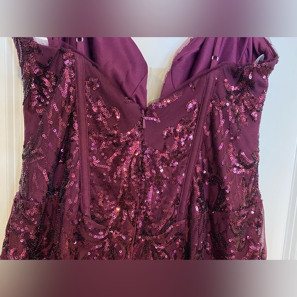 Formal sequin cocktail dress with illusion plunge - Picture 6 of 10